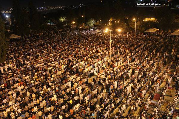 صلاة التراويح في المسجد الأقصى صلاة التراويح في المسجد الأقصى