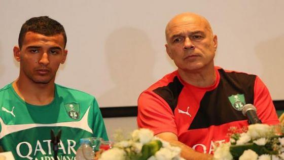نابولي الإيطالي يفاوض لاعب الأهلي المبعد نابولي الإيطالي يفاوض لاعب الأهلي المبعد