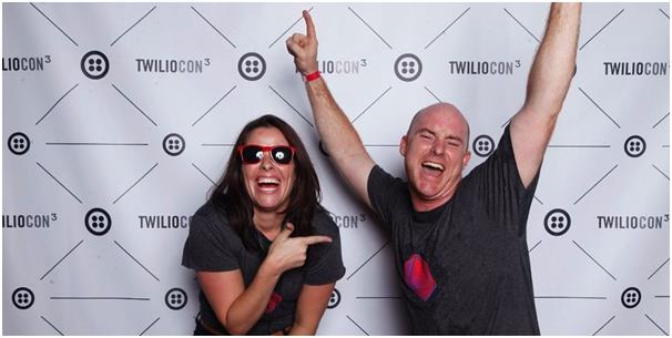 تمنح شركة "Twilio" للاتصالات موظفيها جهاز القارئ الإلكتروني "كيندل" مجانا، بالإضافة إلى 30 دولارا شهريا لشراء الكتب. ويبلغ الم تمنح شركة "Twilio" للاتصالات موظفيها جهاز القارئ الإلكتروني "كيندل" مجانا، بالإضافة إلى 30 دولارا شهريا لشراء الكتب. ويبلغ الم