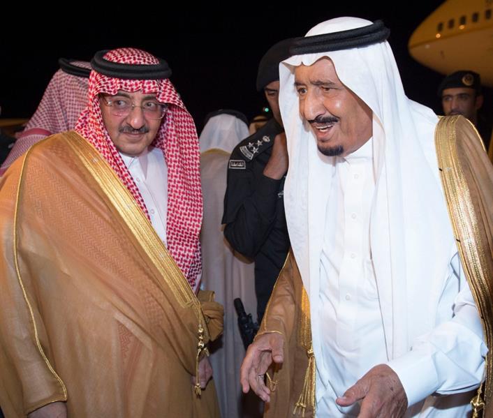 خادم الحرمين يصل المدينة المنورة قادماً من جدة ويزور المسجد النبوي خادم الحرمين يصل المدينة المنورة قادماً من جدة ويزور المسجد النبوي