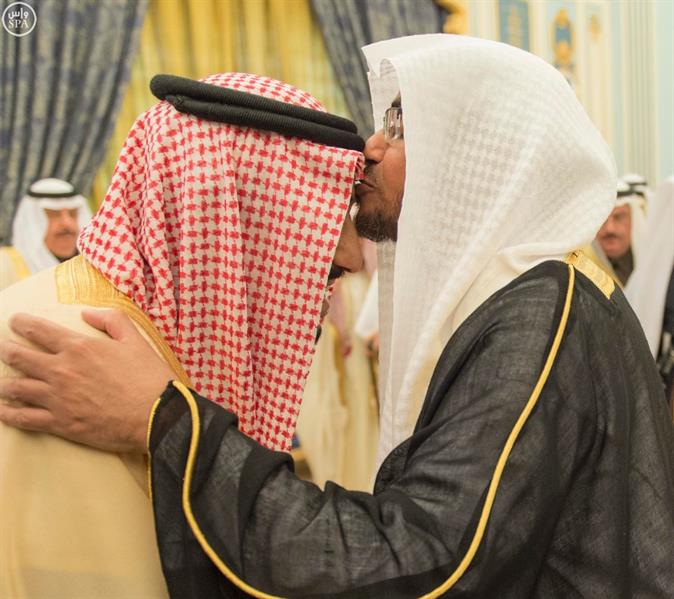 خادم الحرمين الشريفين يستقبل ضيوف المهرجان الوطني للتراث والثقافة
