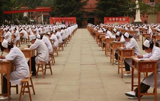 الطالبات الصينيات