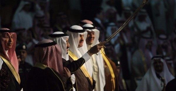 خادم الحرمين الشريفين يرعى حفل تخريج الدفعة " 41 " من طلاب مدارس الرياض