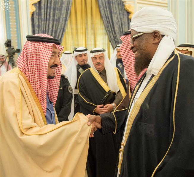 خادم الحرمين الشريفين يستقبل ضيوف المهرجان الوطني للتراث والثقافة