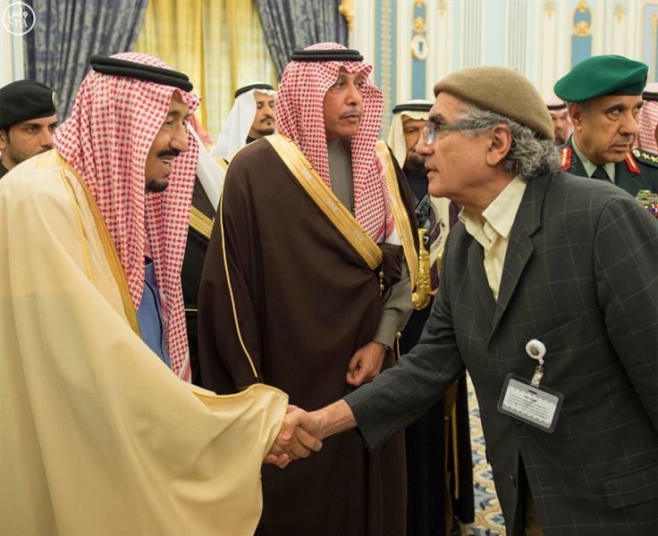 خادم الحرمين الشريفين يستقبل ضيوف المهرجان الوطني للتراث والثقافة