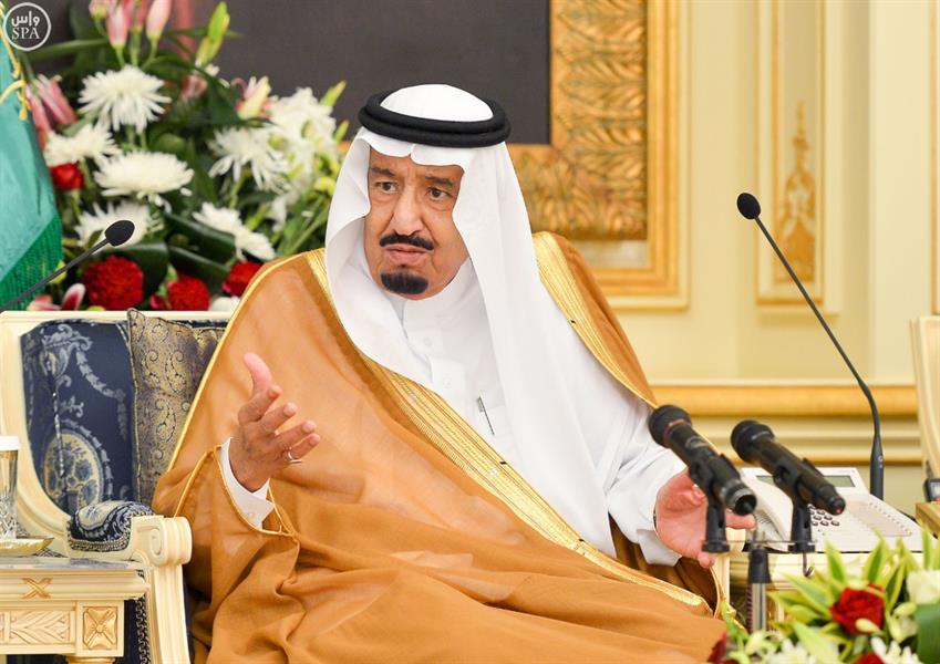 خادم الحرمين يستقبل كبار مسؤولي وزارتي التجارة والعمل وإدارات االبنوك ورجال الأعمال‬