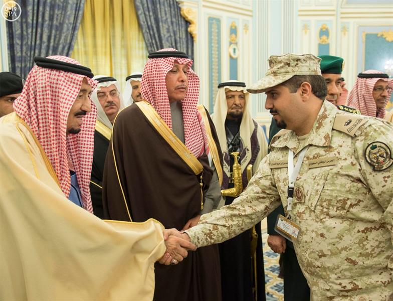 خادم الحرمين الشريفين يستقبل ضيوف المهرجان الوطني للتراث والثقافة