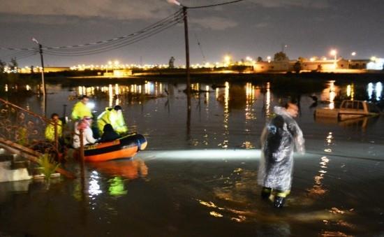 غرق طفلين وإنقاذ 52 محتجزًا و19 مركبة عالقة في أمطار عسير غرق طفلين وإنقاذ 52 محتجزًا و19 مركبة عالقة في أمطار عسير