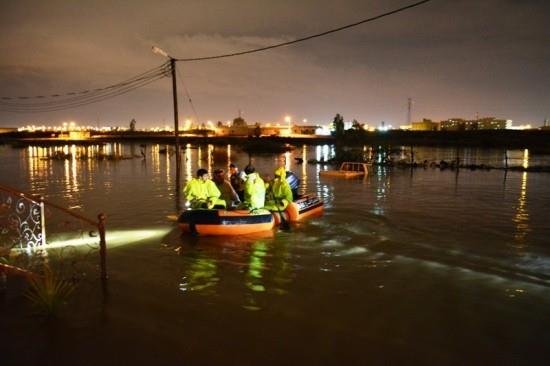 غرق طفلين وإنقاذ 52 محتجزًا و19 مركبة عالقة في أمطار عسير غرق طفلين وإنقاذ 52 محتجزًا و19 مركبة عالقة في أمطار عسير