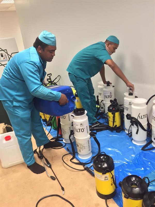 بالصور.. تعرف على كيفية تنظيف الحرم المكي وتطييبه يومياً خلال دقائق معدودة 849484f6 b81e 4d60 a477 7e5e47c6677c