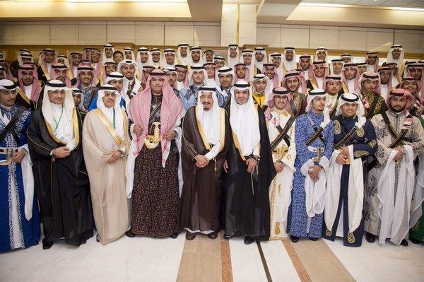 خادم الحرمين الشريفين يرعى حفل تخريج الدفعة " 41 " من طلاب مدارس الرياض