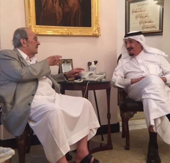 خادم الحرمين يزور أخويه طلال ومشعل في منزليهما