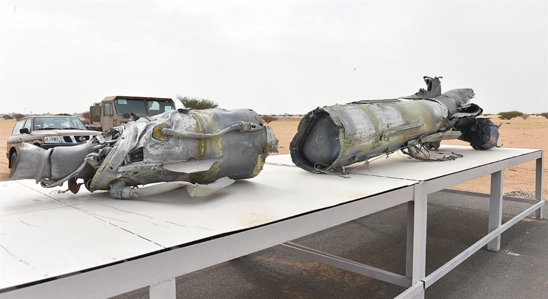 "الدفاع الجوي" يعرض بقايا صواريخ دمرها.. ويؤكد استعداده لرد أي اعتداءات