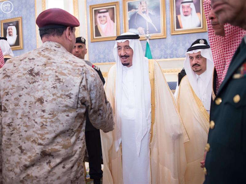 بالصور.. خادم الحرمين يصل إلى الرياض قادما من جدة 