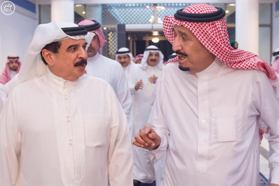خادم الحرمين يستقبل ملك البحرين ويقيم مأدبة عشاء تكريما له