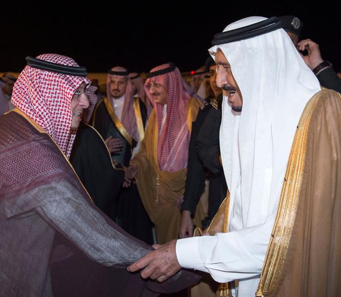 خادم الحرمين يصل المدينة المنورة قادماً من جدة ويزور المسجد النبوي خادم الحرمين يصل المدينة المنورة قادماً من جدة ويزور المسجد النبوي