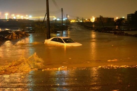 غرق طفلين وإنقاذ 52 محتجزًا و19 مركبة عالقة في أمطار عسير غرق طفلين وإنقاذ 52 محتجزًا و19 مركبة عالقة في أمطار عسير