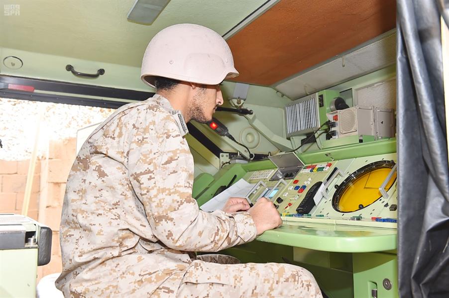 "الدفاع الجوي" يعرض بقايا صواريخ دمرها.. ويؤكد استعداده لرد أي اعتداءات