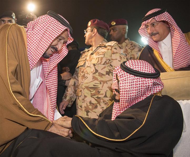 بالصور.. خادم الحرمين يصل الرياض بعد انتهاء جولته الآسيوية  