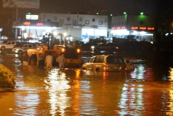 غرق طفلين وإنقاذ 52 محتجزًا و19 مركبة عالقة في أمطار عسير غرق طفلين وإنقاذ 52 محتجزًا و19 مركبة عالقة في أمطار عسير