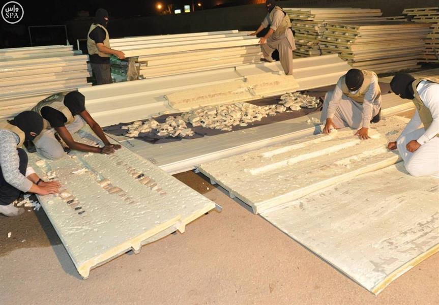 الداخلية تكشف عن إحباطها تهريب كميات هائلة من المخدرات وضبط 953 متهماً بترويجها الداخلية تكشف عن إحباطها تهريب كميات هائلة من المخدرات وضبط 953 متهماً بترويجها