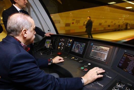 ليست المرة الأولى.. شاهد أردوغان يقود مترو الأنفاق في إسطنبول fa55bb53 a2a8 4a9e 88a6 82b691c15a4c