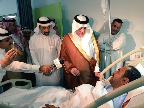 . سعود بن نايف يزور مستشفى القطيف للاطمئنان على المصابين 